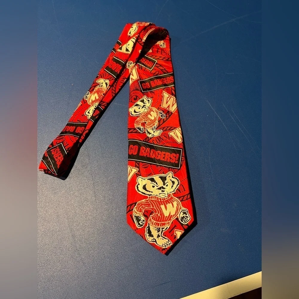 RM Sport Men's Necktie Tie Silk Wisconsin University Badgers Made USA 54